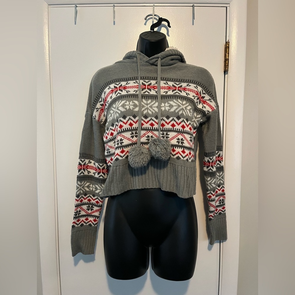 Gray & White Derek Heart Festive Crop Top